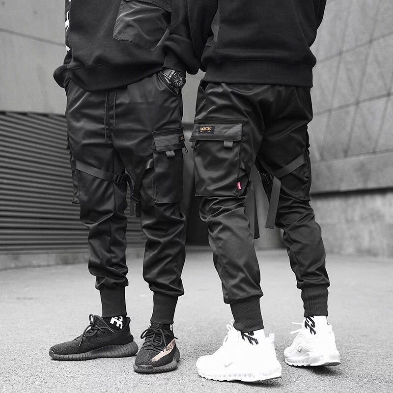 YE2032 Mattschwarze Jogginghose