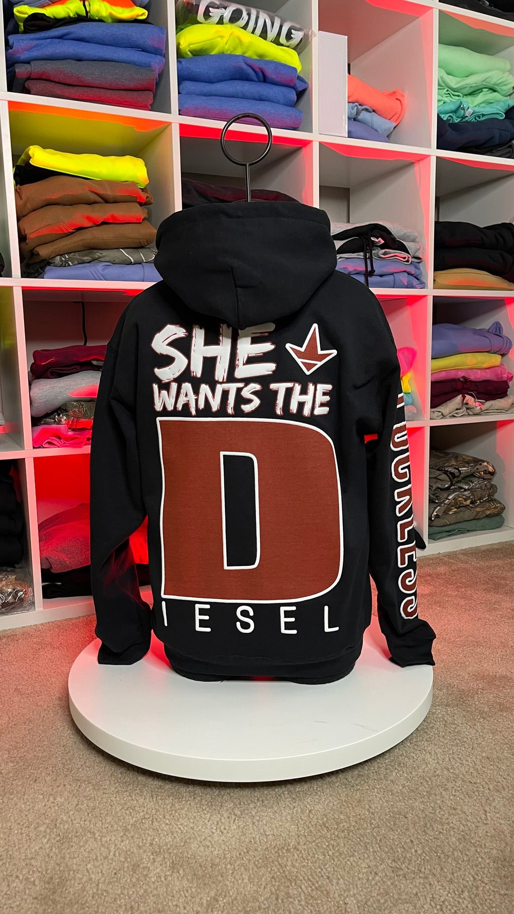 Sie will den Diesel-Hoodie