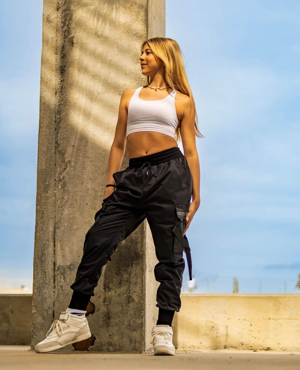 YE2032 Mattschwarze Jogginghose
