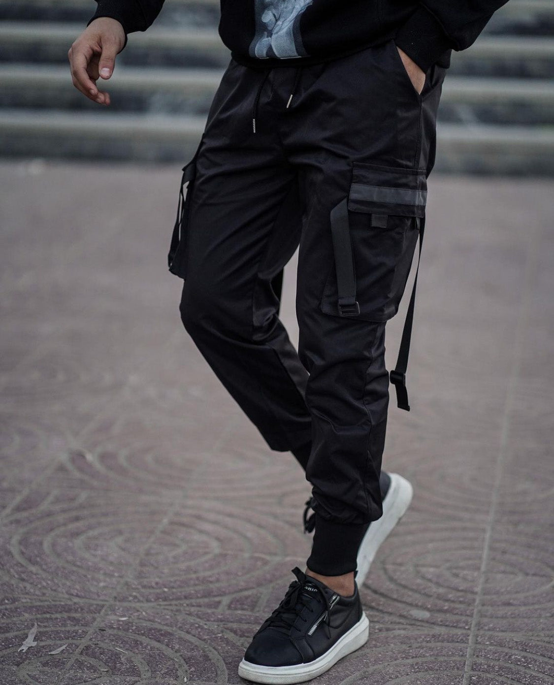 YE2032 Mattschwarze Jogginghose