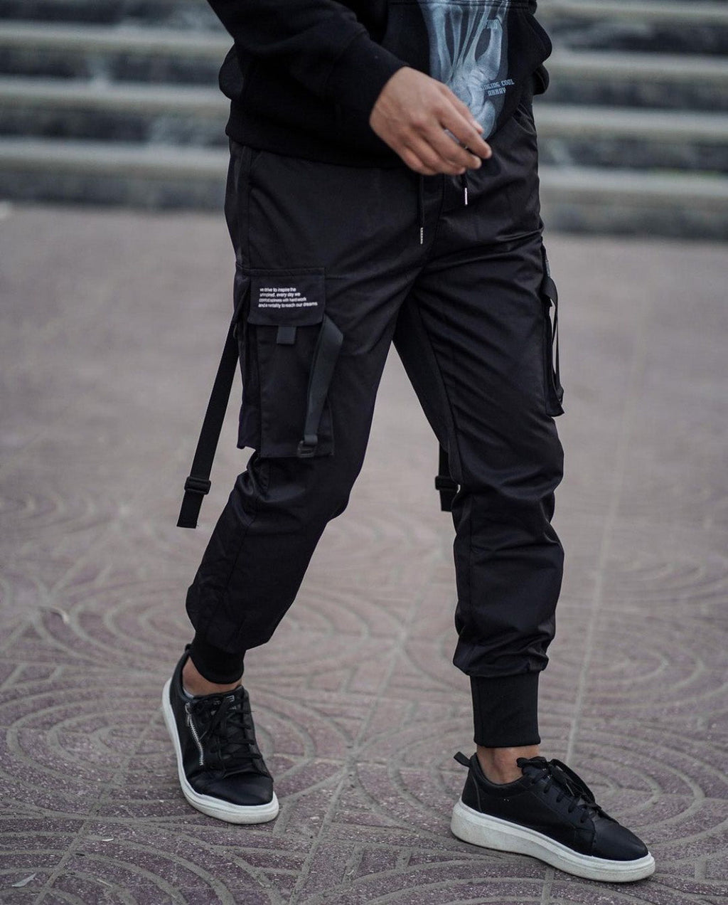 YE2032 Mattschwarze Jogginghose
