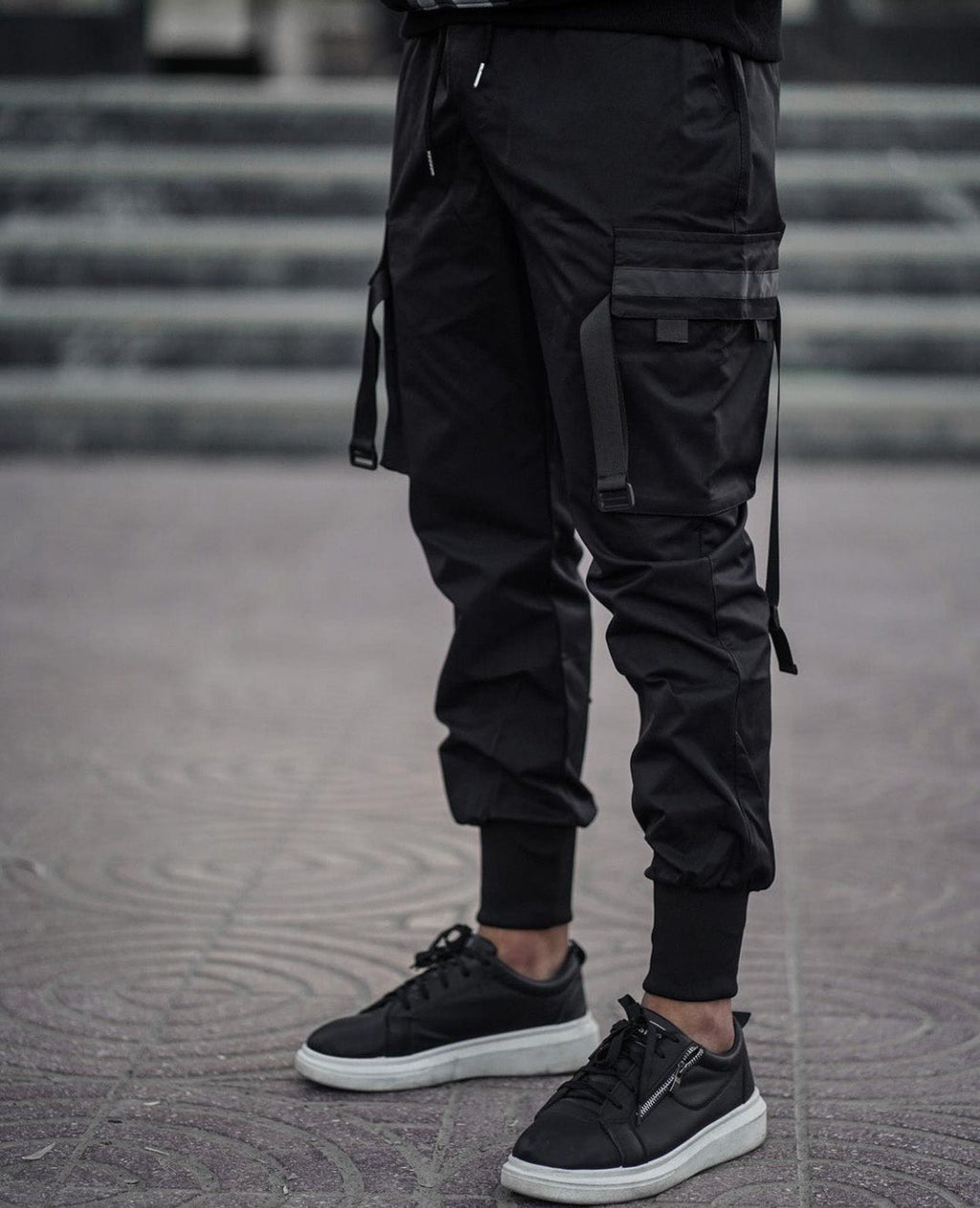 YE2032 Mattschwarze Jogginghose