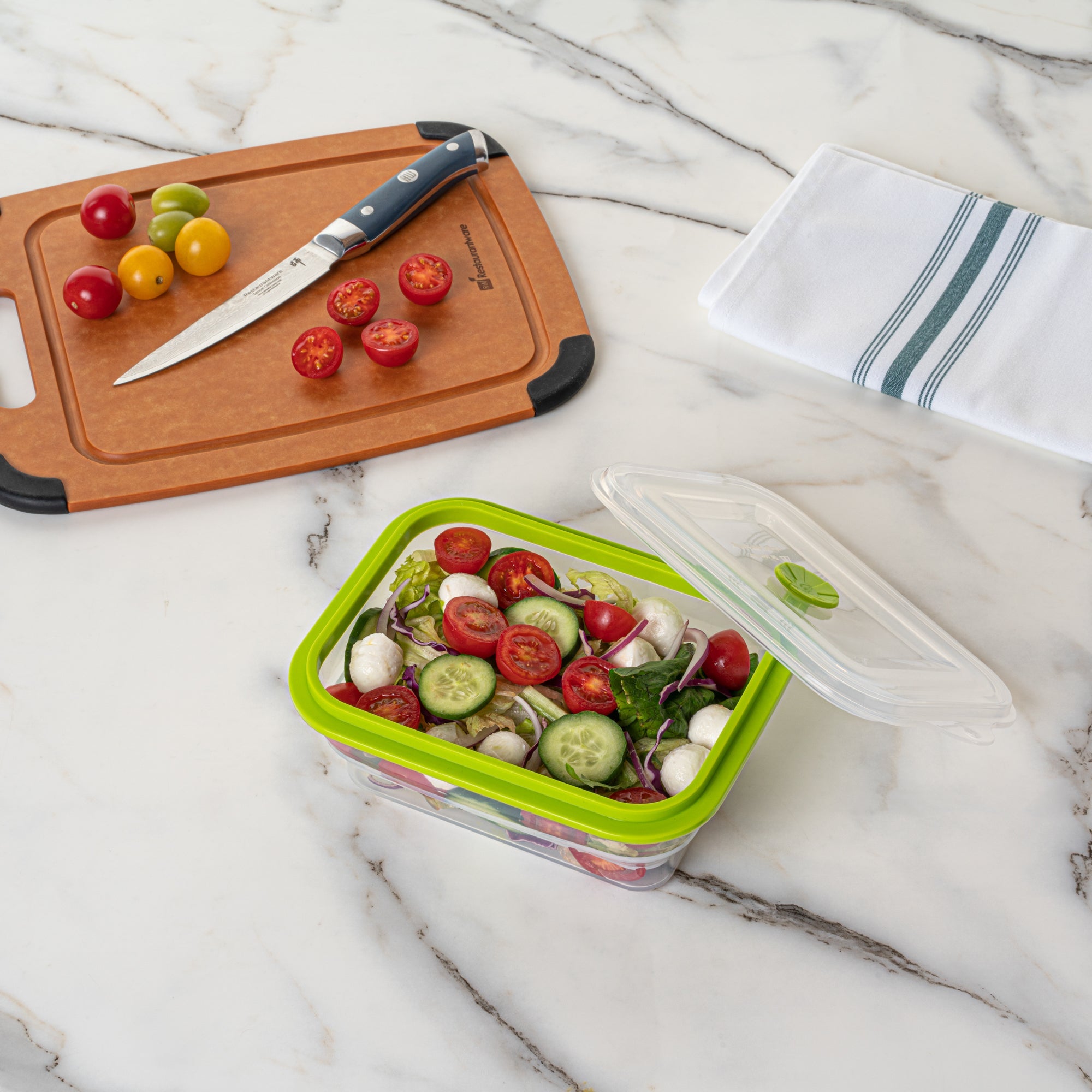 Fresh Hero 32 oz Green Silicone Airtight Food Storage Container - with Vented Lid, Collapsible - 7 3/4" x 5 1/2" x 2 3/4" - 1 count box