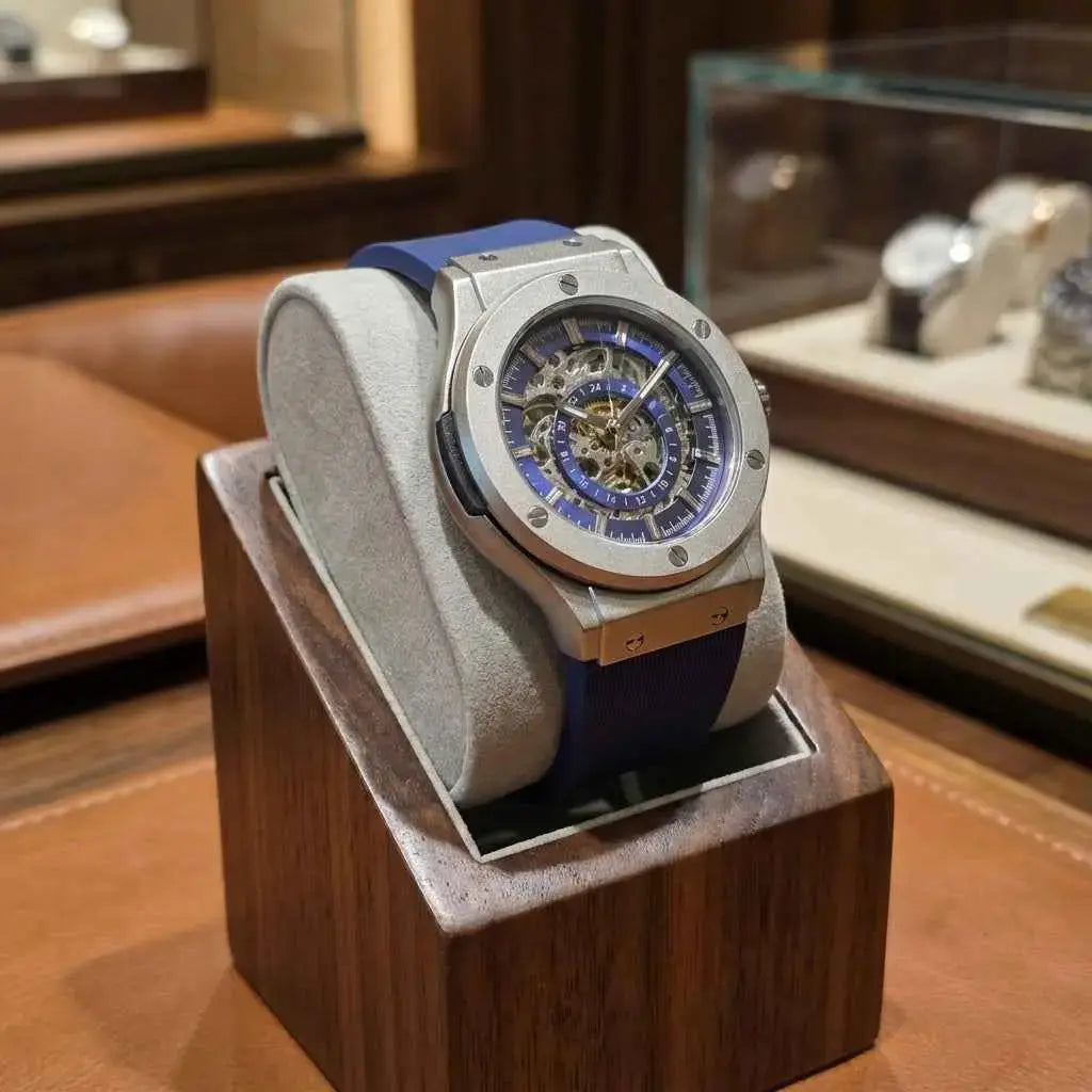 Skelettuhr aus Edelstahl – The 199 Blue von Dapper Watches