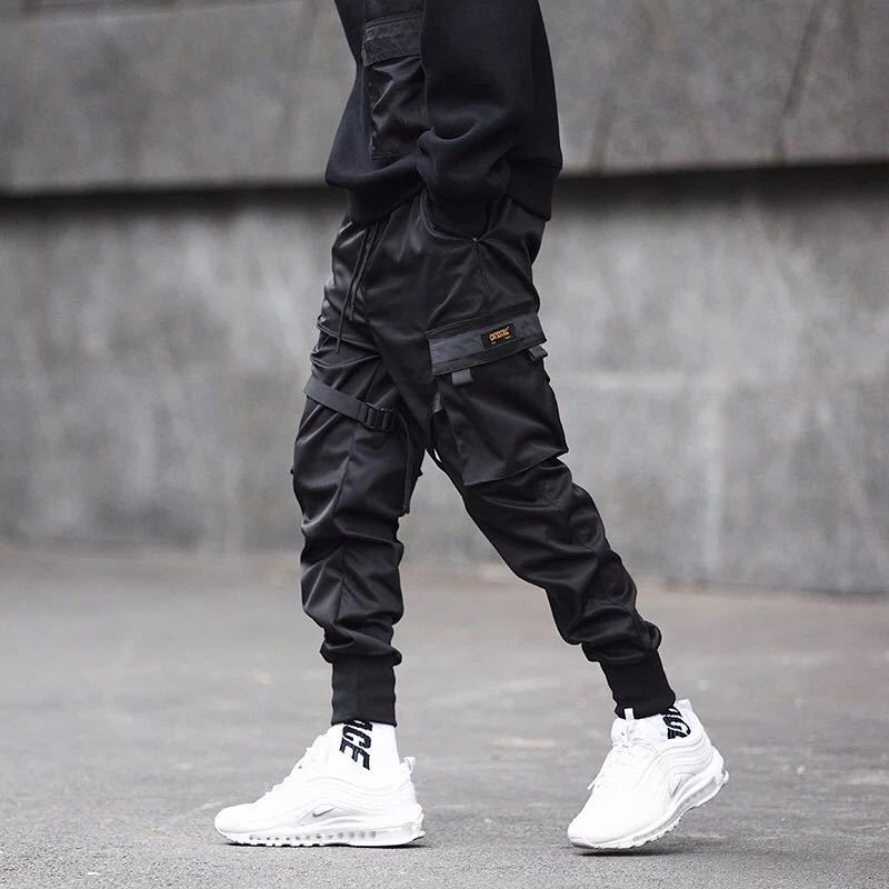 YE2032 Mattschwarze Jogginghose