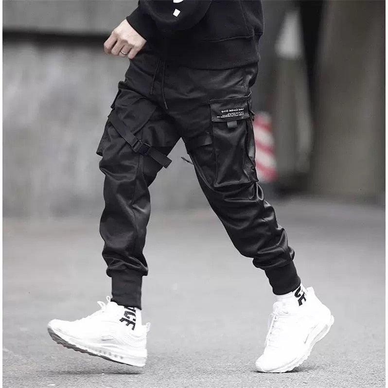 YE2032 Mattschwarze Jogginghose